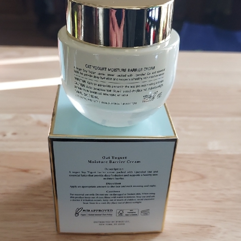 Cream Moisturizer with Oat Yogurt for Skincare - Picture 3 of 5